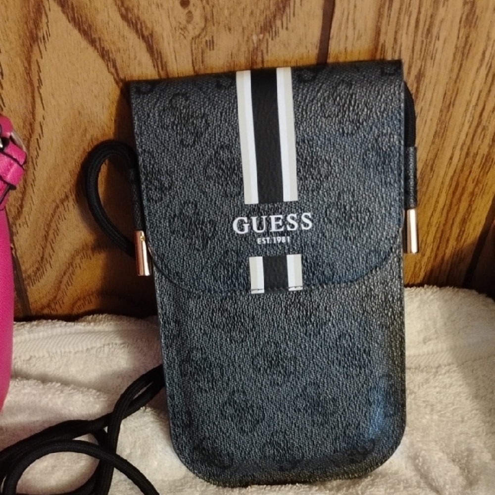 Guess Bundle - Picture 3 of 15
